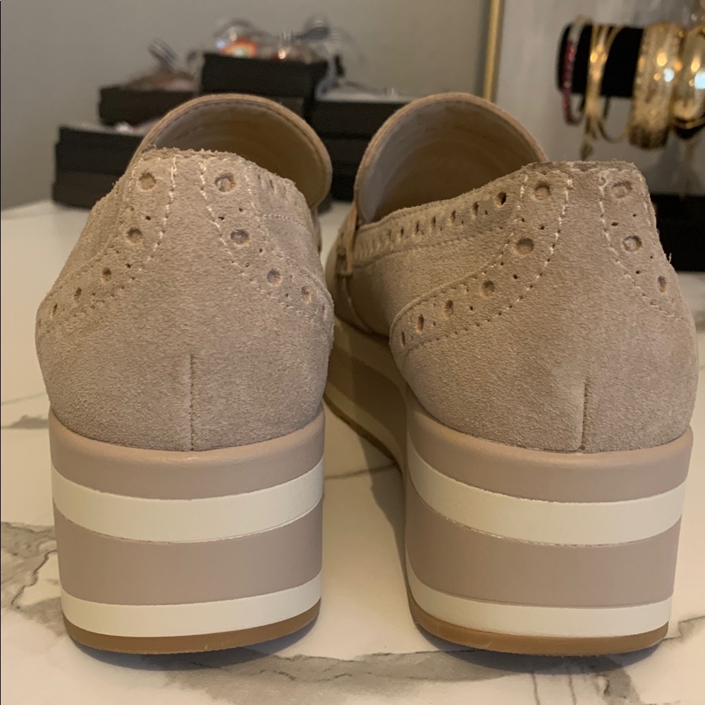 Dolce Vita women’s Tan Suede Loafers - Picture 3 of 6